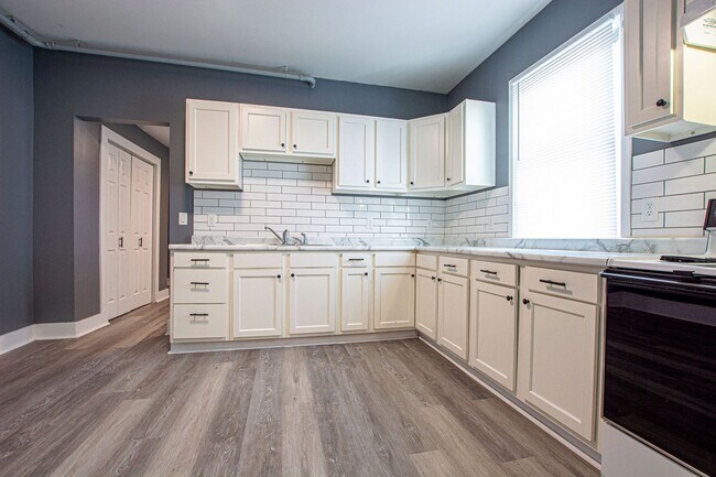 Foto del edificio - 2523 Ames Ave