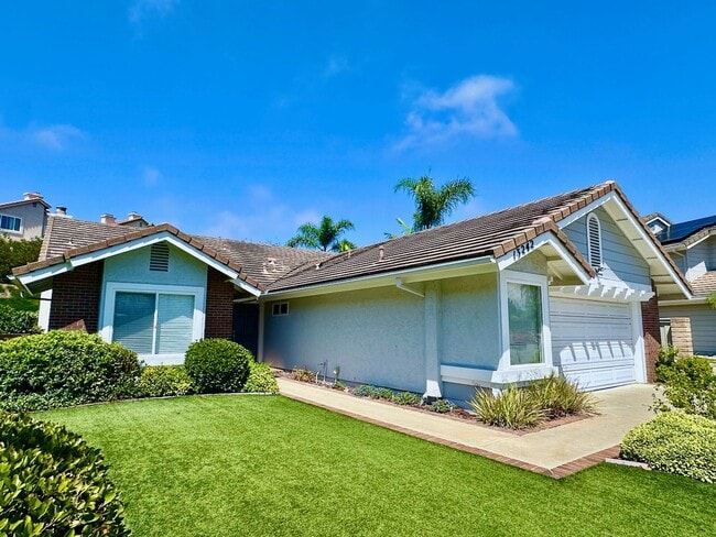 Building Photo - FOR RENT Call For Availability 3Br/3Ba 2128 Sqft Fully Furnished Del Mar Heights Vacation Home, C...