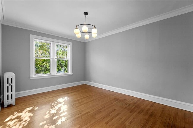 Building Photo - Large One Bedroom in Andersonville