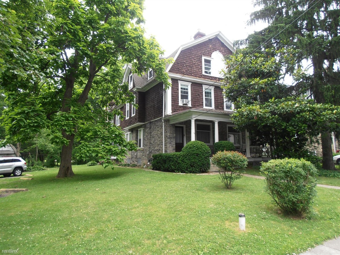 Primary Photo - 160 Lismore Ave