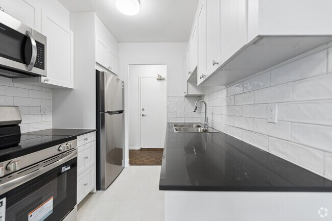 1BR, 1BA - 613SF - Kitchen - 80 Cosburn Avenue