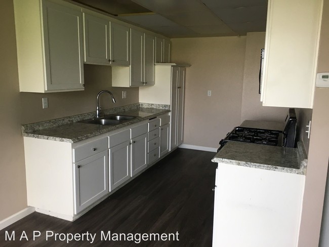 Building Photo - 15522 Woodruff Ave