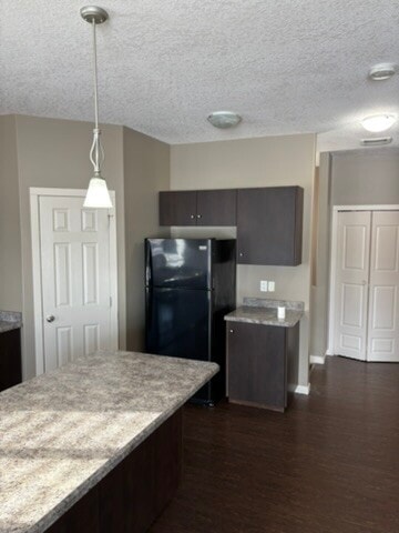 Building Photo - 902-910 10 St