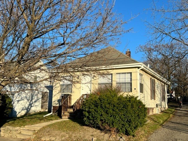 Exterior Front - 709 S Hosmer St