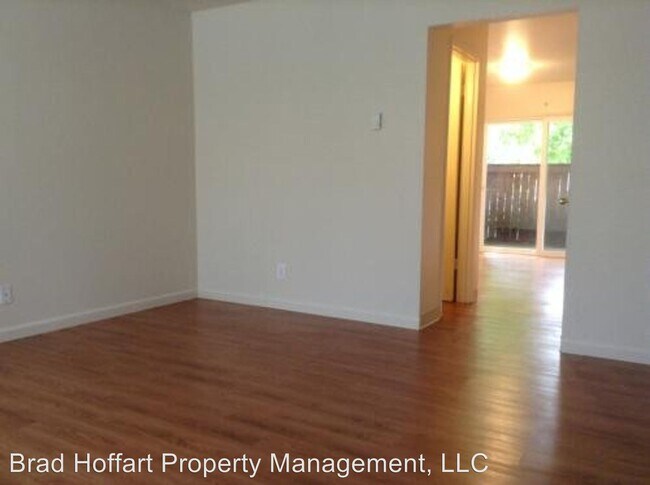 Foto del edificio - 1649 NE Barberry Dr