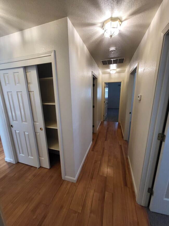 Foto del edificio - 630 Boulder Cir