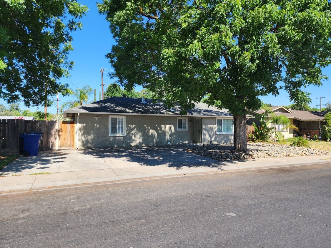 Primary Photo - 3 bedroom 1 bath with Garage converted to ...