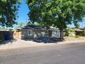 Building Photo - 1965 Debonaire Dr