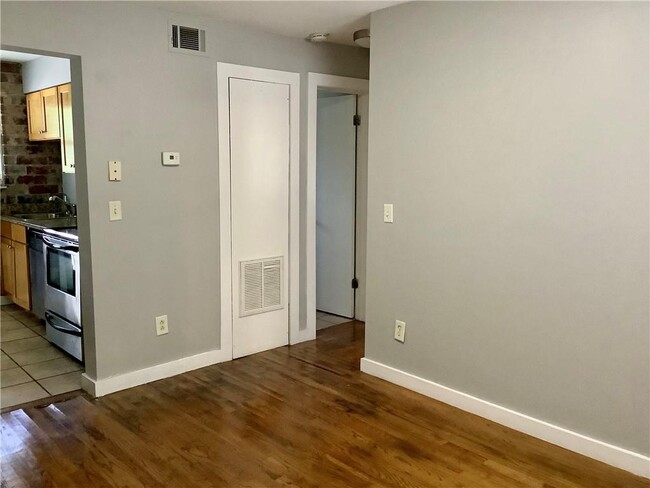 Foto del edificio - 561 Formwalt St SW