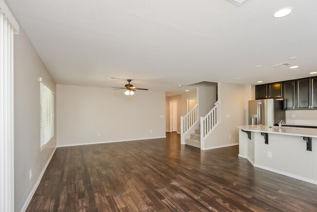 Building Photo - 825 S Swallow Ln