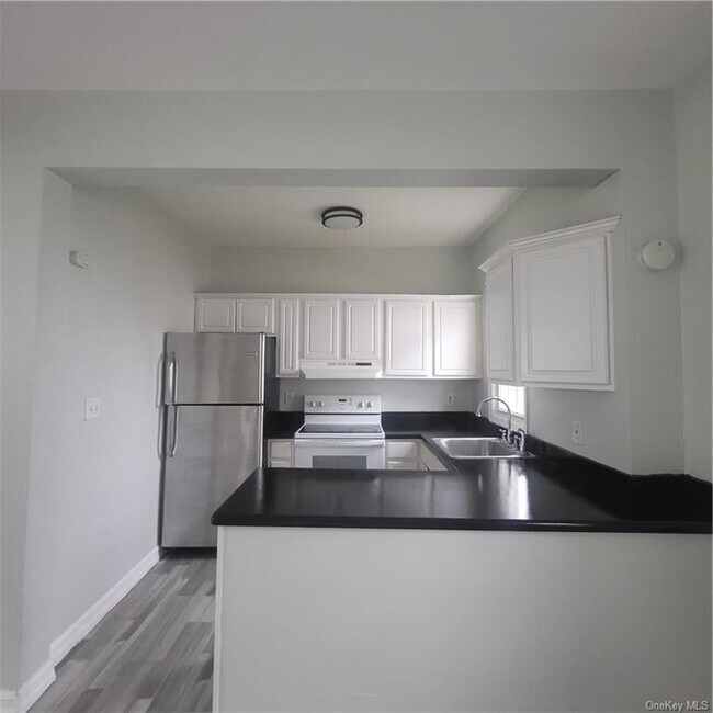 27 Cottage St, Monticello, NY 12701 Room for Rent in Monticello, NY