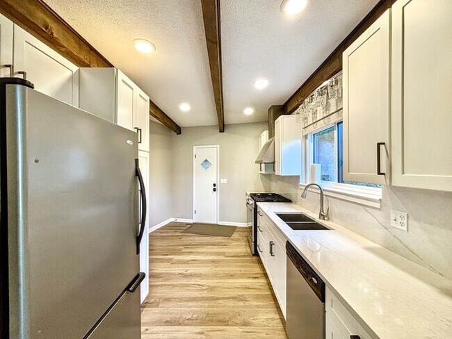 Foto del edificio - 5709 Vincent Rd