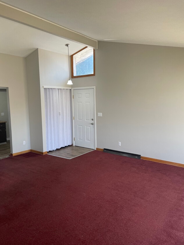 Primary Photo - 1618 Maxen Dr