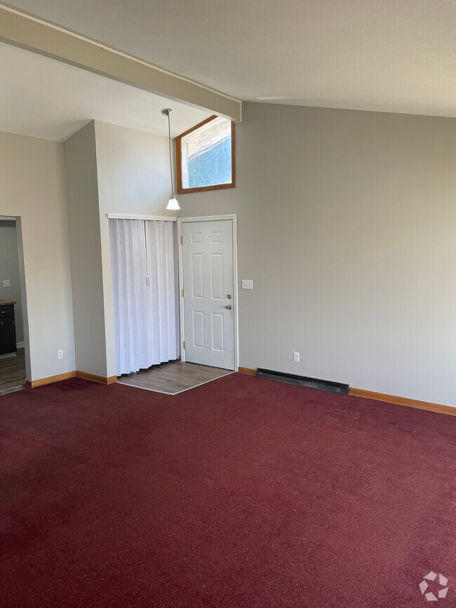 Building Photo - 1618 Maxen Dr