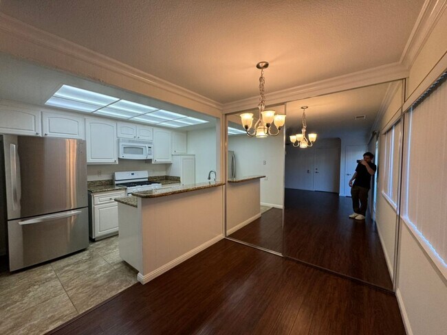 Foto del edificio - Spacious 1st Floor 2 Bedroom, 2 Bathroom Condo in a Gated Community –in Whittier!
