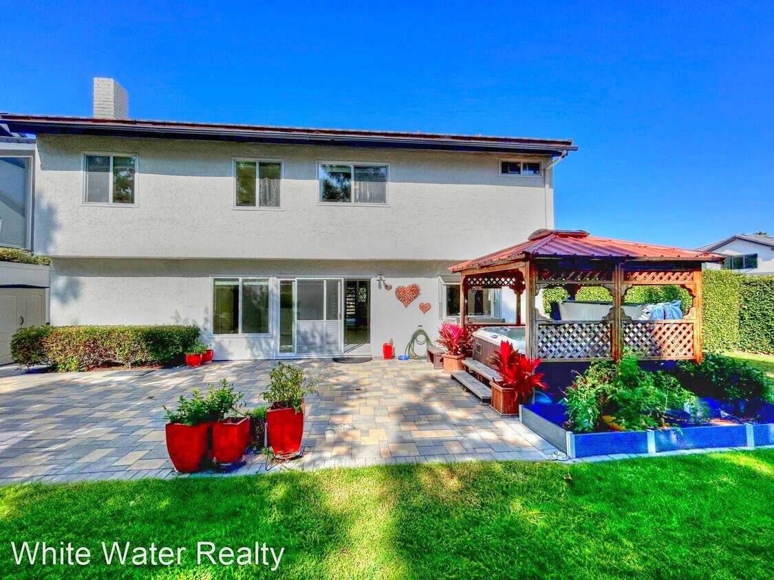 Foto principal - Studio, 2.5 bath House - 25592 Leeward Dr.