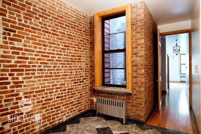Building Photo - 140 Newton St