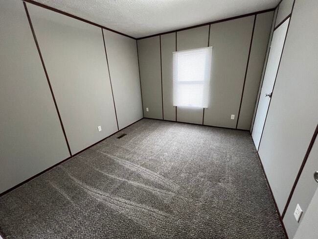 Building Photo - 108 Plum St