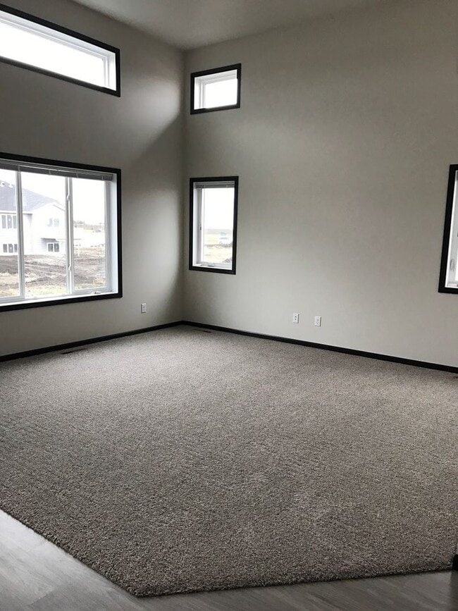 Foto del edificio - 3 bed 3 bath