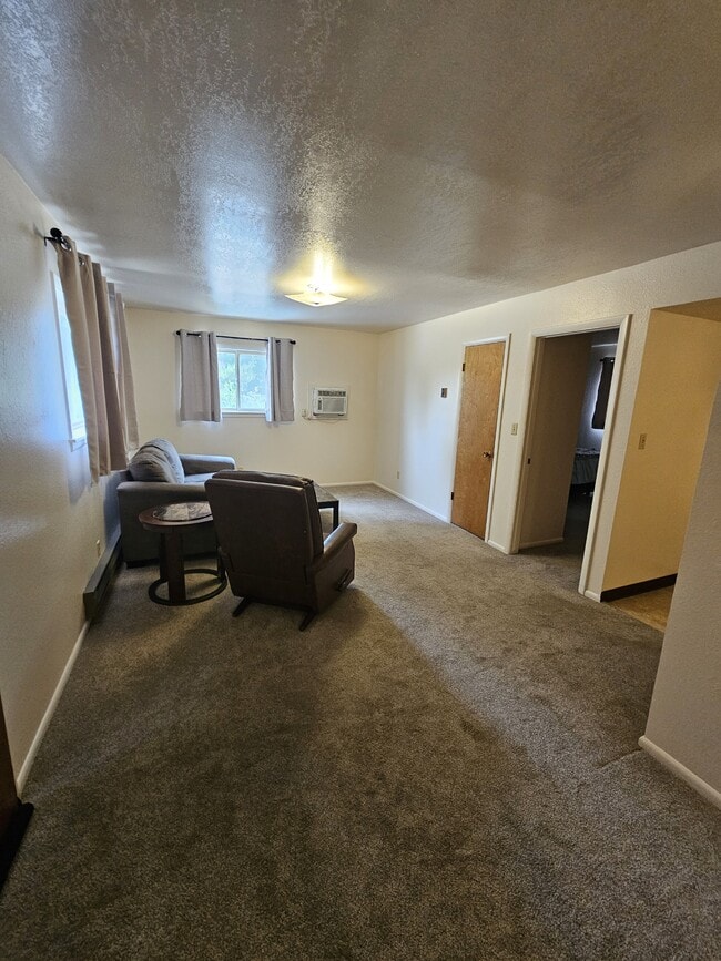 Building Photo - 419 SW Paiute St
