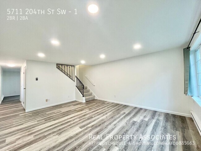Building Photo - 2 Bed/1.5 Bath in Lynnwood! **Remodeled Ki...