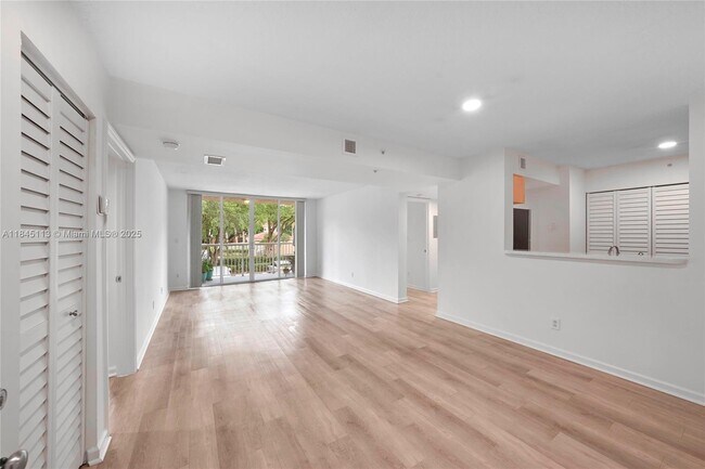Foto del edificio - 649 E Sheridan St