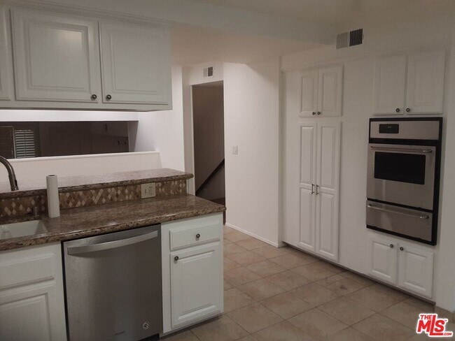 Building Photo - 4320 Glencoe Ave #4