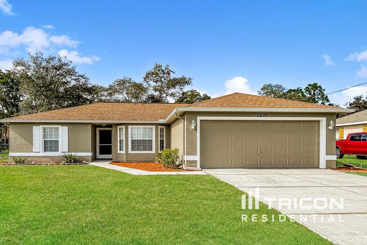Foto principal - 3233 Ambassador Ave