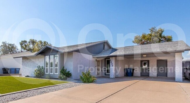 Foto del edificio - 2508 E Inverness Ave