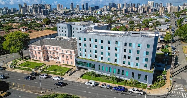 Building-Exterior-04-RISE-Honolulu-01 - Walter Dods, Jr. RISE Center Apartments