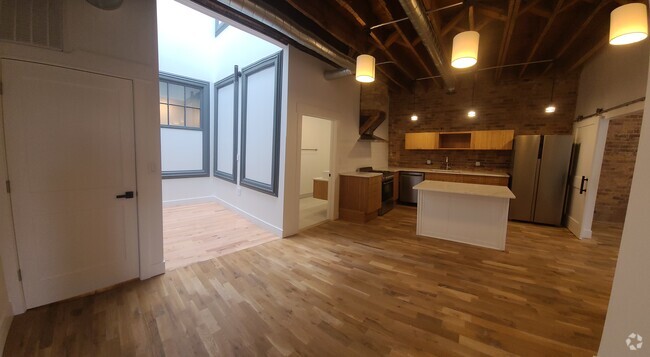 Building Photo - 2886 S Archer Ave