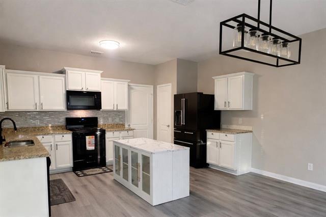 Foto del edificio - 5015 Royal Springs Dr