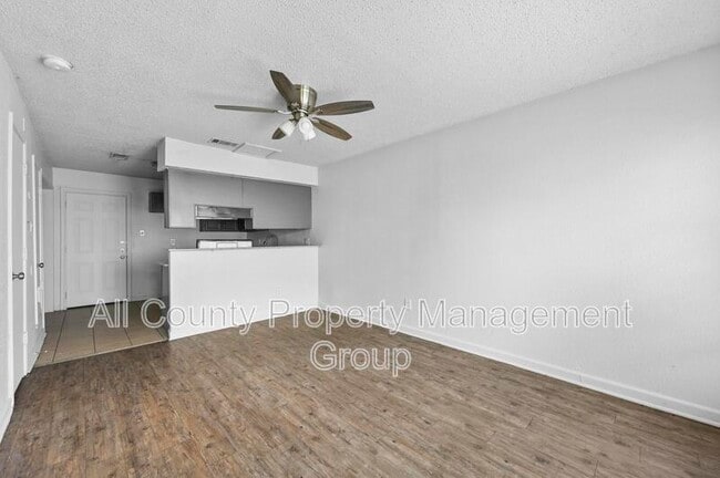 Building Photo - 4921 Miller Ave
