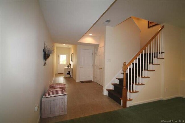 Foto del edificio - 49 Woodcrest Ln