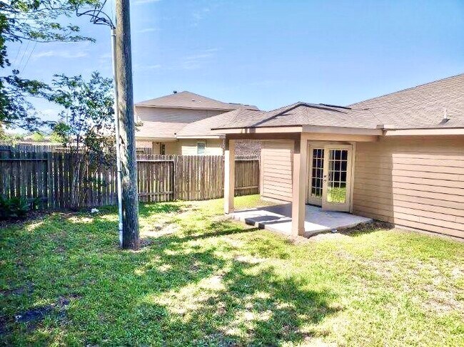 Foto del edificio - 28922 San Bernard River Loop