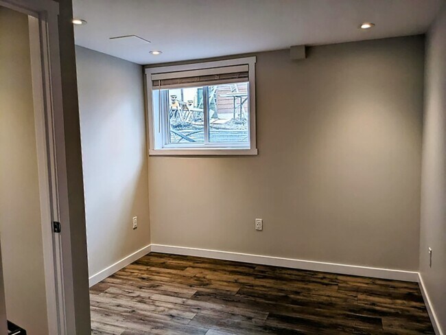 Photo du bâtiment - 884 Smyth Rd