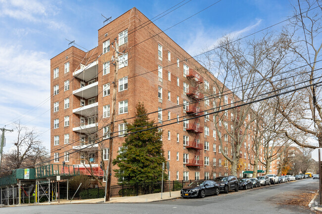 Building Photo - 600-642 Locust St