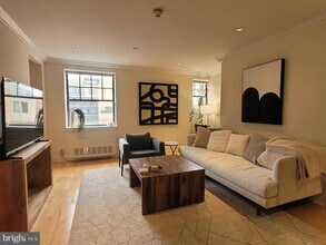 Building Photo - 1701 Locust St