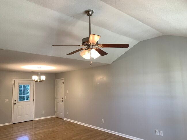 Building Photo - 124 Headlyn Drive