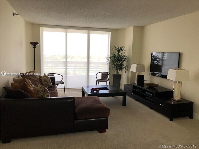 Foto del edificio - 3530 Mystic Pointe Dr