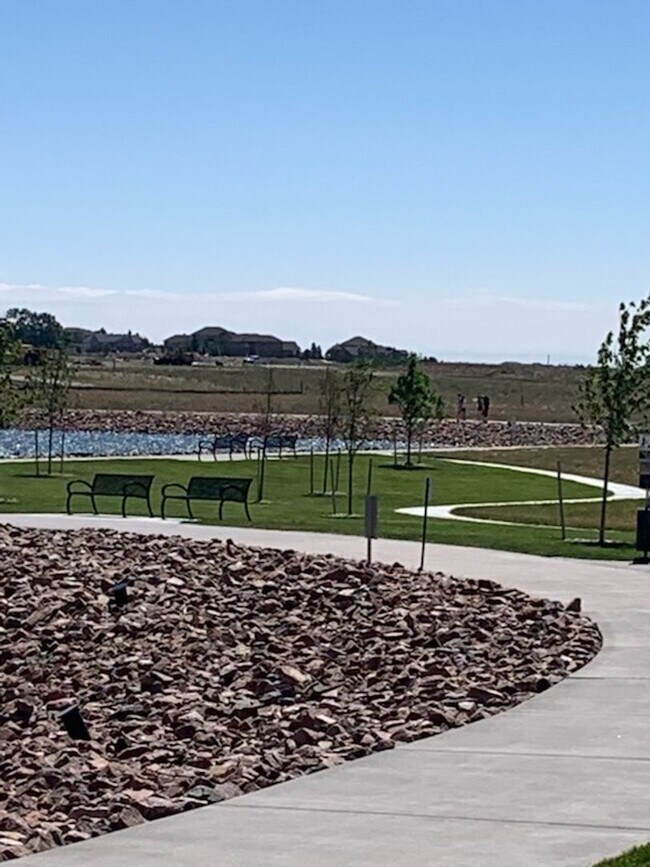 Building Photo - Living by the Lake! 3 bed, 2.5 bath, 3 car!!