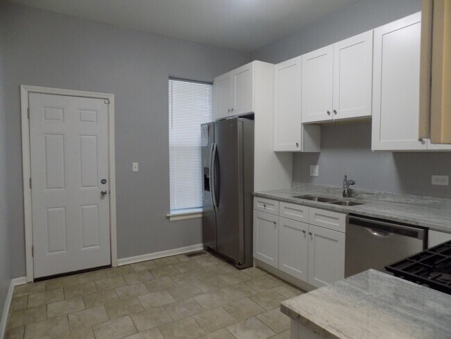 Foto del edificio - 6239 S Loomis Blvd