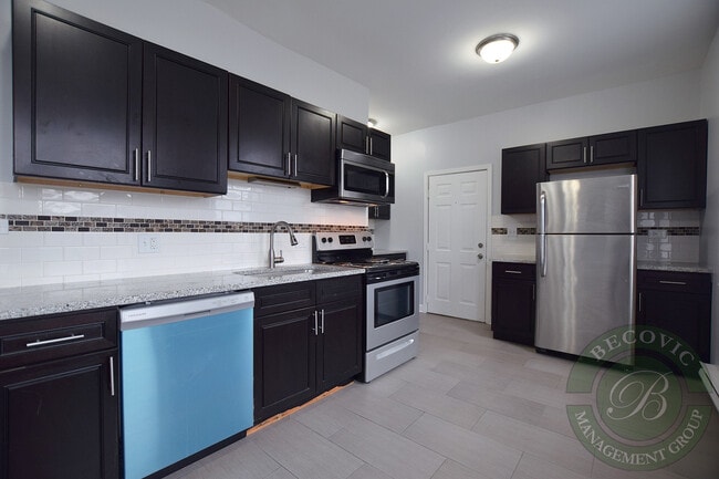 Building Photo - 3635 W Dickens Ave