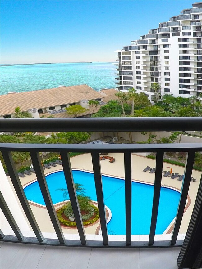 Building Photo - 540 Brickell Key Dr