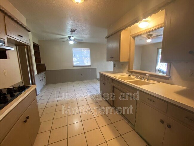 Foto del edificio - 602 Royal Ave