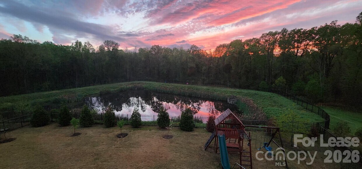 Foto del edificio - 4568 Ardmore Ln