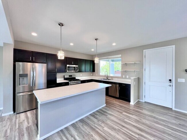 Foto del edificio - Charming Two-Story Home for Rent in the De...