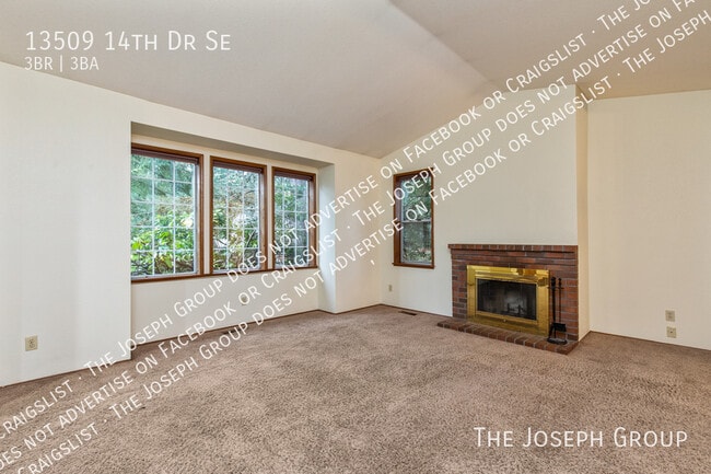 Building Photo - 13509 14th Dr SE