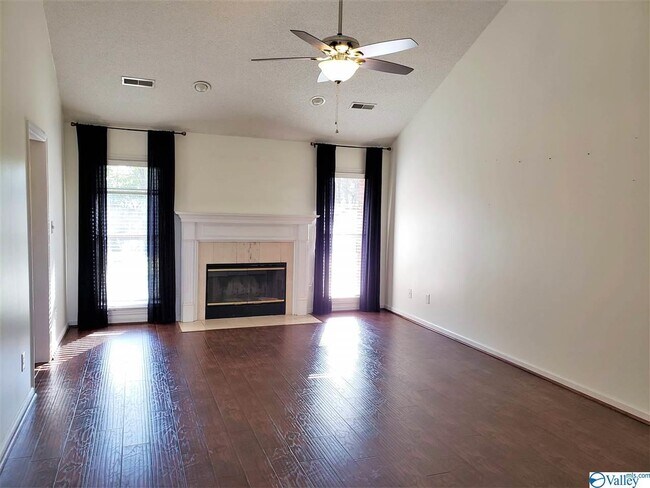Foto del edificio - 1100 Leeward Dr SE