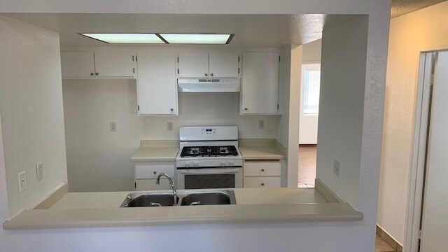 Kitchen - 14052 Coteau Dr